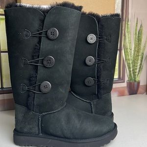 W Bailey Button Triplet ll